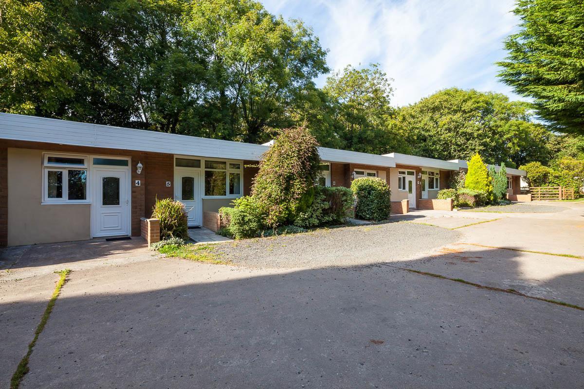 Nant-Y-Ffin Hotel Llandissilio Экстерьер фото