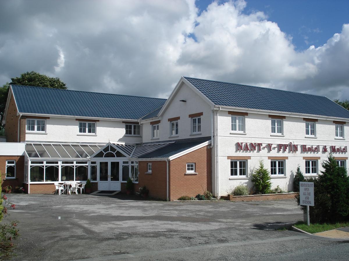 Nant-Y-Ffin Hotel Llandissilio Экстерьер фото