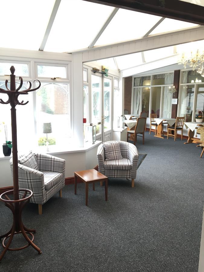 Nant-Y-Ffin Hotel Llandissilio Экстерьер фото