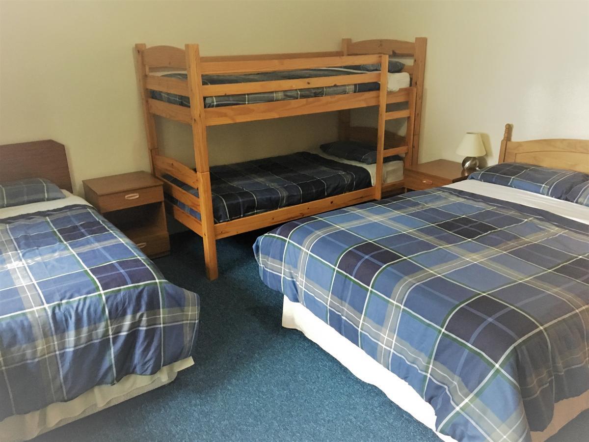 Nant-Y-Ffin Hotel Llandissilio Экстерьер фото