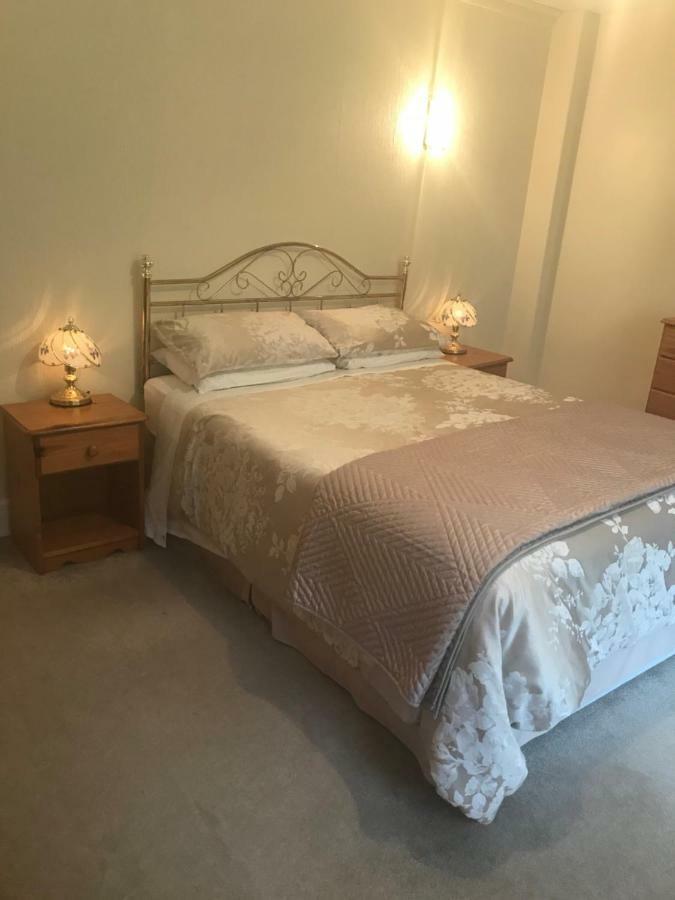 Nant-Y-Ffin Hotel Llandissilio Экстерьер фото